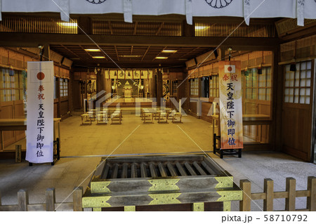 雨の高岡古城公園　射水神社　富山県高岡市 58710792