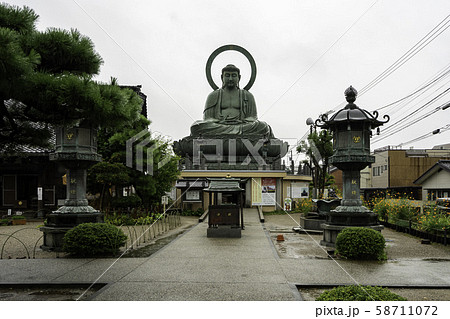 雨の高岡大仏 富山県高岡市 雨の高岡大仏 富山県高岡市 58711072