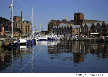 ドイツ、ヴィスマールの旧港(遊覧船乗り場、Alter Hafen) ドイツ、ヴィスマールの旧港(遊覧船乗り場、Alter Hafen) 58711410