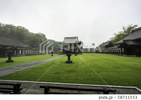 雨の瑞龍寺 仏殿 富山県高岡市 雨の瑞龍寺 仏殿 富山県高岡市 58711553