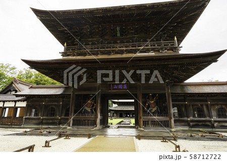 瑞龍寺　山門　富山県高岡市 58712722