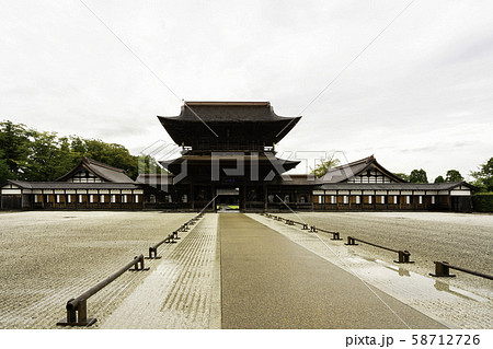瑞龍寺　山門　富山県高岡市 58712726