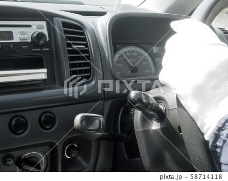 車の運転 58714118