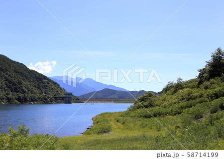 夏の奥木曽湖 湖面近くより 58714199