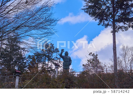 埼玉県秩父市の三峯神社の日本武尊(やまとたけるのみこと)銅像 58714242