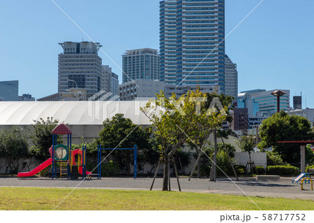 タワマンと公園 58717752