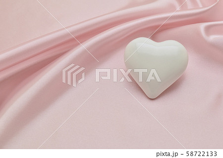 シルク、布地、ドレープ、シルクサテン、愛、love, ハートイメージ、 58722133