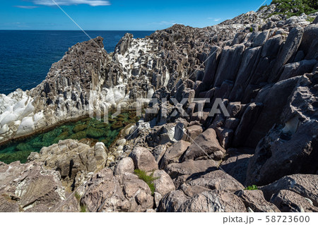 京都　丹後半島の経ヶ岬灯台と日本海の景色 58723600