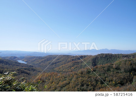 音江連山の無名山から見たピンネシリの山並みと赤間の沢川　（北海道深川市） 58725416