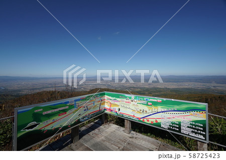 音江連山の沖里河山頂上の観光案内図 (北海道深川市) 音江連山の沖里河山頂上の観光案内図 (北海道深川市) 58725423
