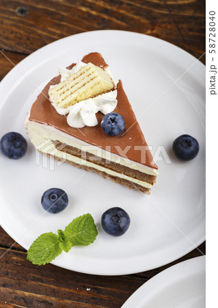 cake in a plate 58728040