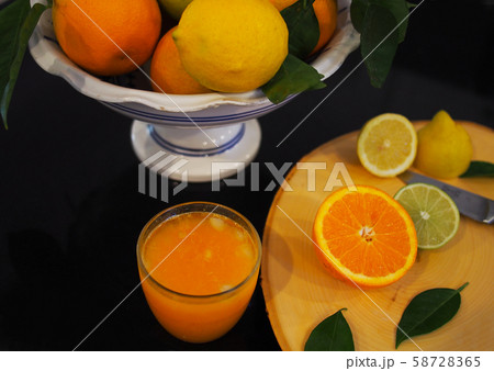 Valencian orange and orange blossoms. Spain. Spring harvest Valencian orange and orange blossoms. Spain. Spring harvest 58728365