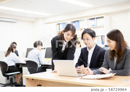 ビジネスシーン 58729964