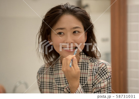 a thirty-something woman 58731031