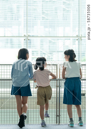 小学生 登校 学校 子供 学校生活イメージ 小学生 登校 学校 子供 学校生活イメージ 58735006