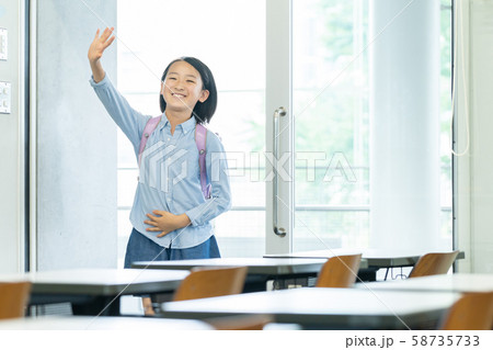 小学生 学校 教室 スクールライフイメージ 58735733