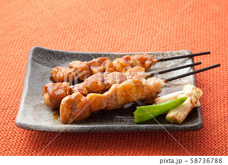 やきとり　タレ焼き　　炭火焼き鳥 58736788