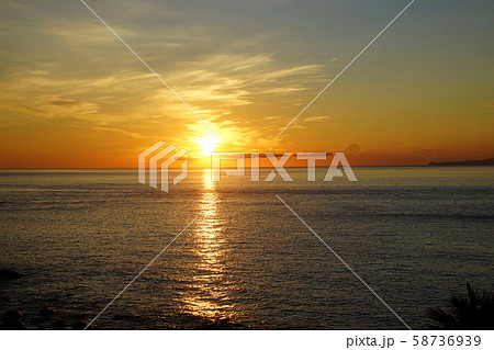朝日と伊豆大島 伊豆半島 熱川温泉 静岡県 賀茂郡 東伊豆町 朝日と伊豆大島 伊豆半島 熱川温泉 静岡県 賀茂郡 東伊豆町 58736939