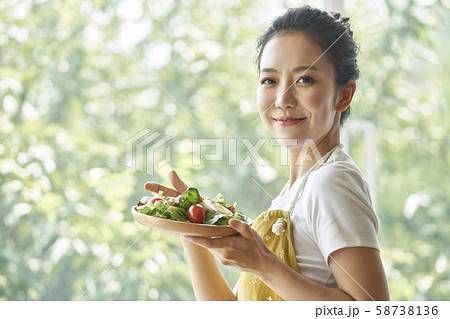 ライフスタイル　食事 58738136