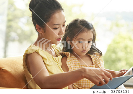 親子　絵本を語る 58738155