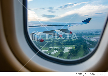 シンガポール 飛行機から見たシンガポールの街並み シンガポール 飛行機から見たシンガポールの街並み 58739220