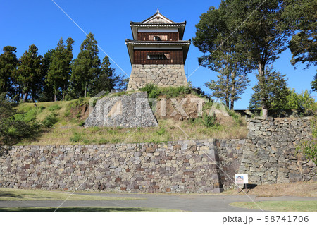 ■ 上田城 ■ 尼ヶ淵の崖 ■ 南櫓 ■ 真田幸村、真田昌幸 ■ 長野県 上田市 ■ 快晴  58741706