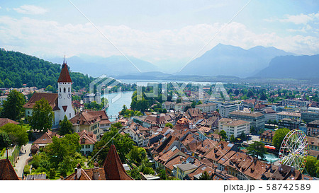 美しきスイスの水都トゥーンの町並み 美しきスイスの水都トゥーンの町並み 58742589