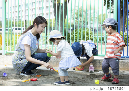 女性 保母 保育士 女性 保母 保育士 58745894