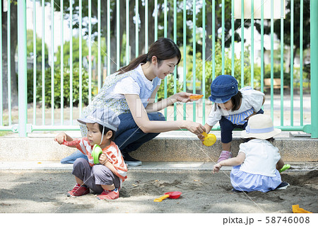 女性 保母 保育士 女性 保母 保育士 58746008