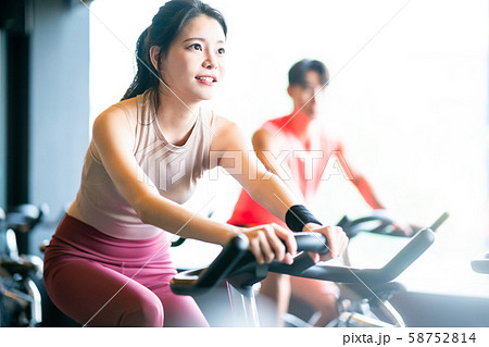 女性 スポーツ サイクリング 女性 スポーツ サイクリング 58752814