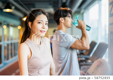 男女　スポーツ　ヘルシー 58752935