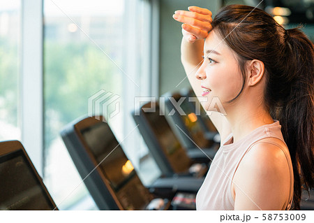 女性 スポーツ ランニングマシン 女性 スポーツ ランニングマシン 58753009