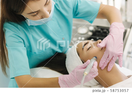 Professional female cosmetologist doing hydrafacial procedure in Cosmetology clinic. Doctor use Professional female cosmetologist doing hydrafacial procedure in Cosmetology clinic. Doctor use 58753057