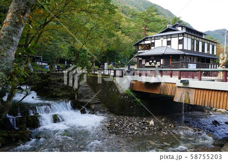 岩泉の秋台風後の龍泉洞 58755203