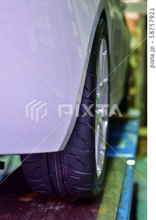 タイヤ交換 58757921