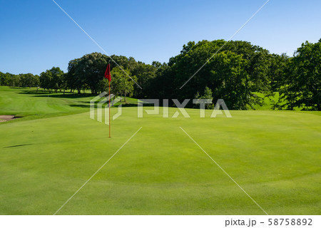 ゴルフ場 ゴルフコース パッティンググリーン 58758892