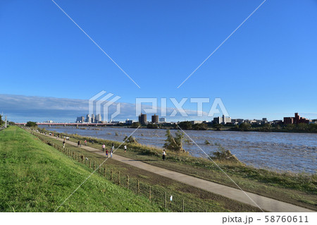 2019年台風19号通過後の二子玉川の河川敷 58760611