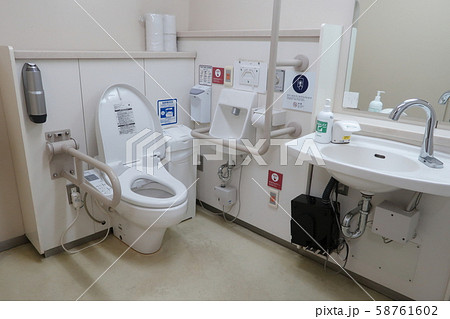 多機能トイレ 58761602