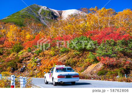 《長野県》紅葉の乗鞍岳・自然風景 58762806