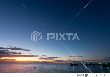 市原オリジナルメーカ海釣り公園の夕焼け 58763240