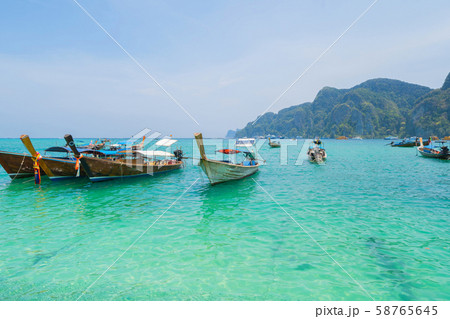 Boats in Phi Phi, Maya beach with blue turquoise 58765645