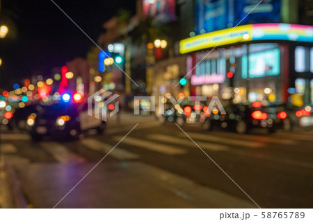 Police in an American city intervenes in a car accident. flashing highlights 58765789