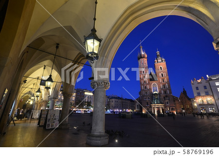 クラクフの夜景 クラクフの夜景 58769196