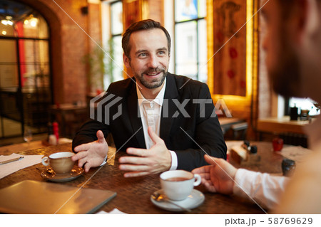 Business People Enjoying Coffee Break in Restaurant 58769629