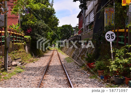 汽車道 鉄路 線路 58771097