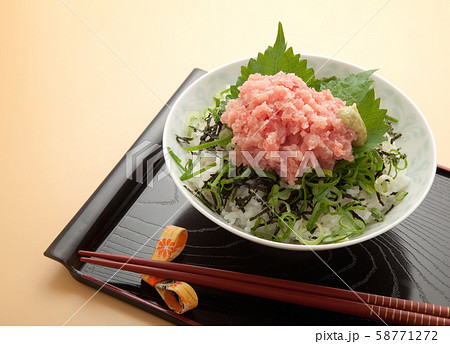 ネギトロ丼 マグロのたたき ネギトロ丼 マグロのたたき 58771272
