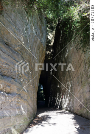 燈籠坂大師の切通しトンネル(富津市) 燈籠坂大師の切通しトンネル(富津市) 58771288