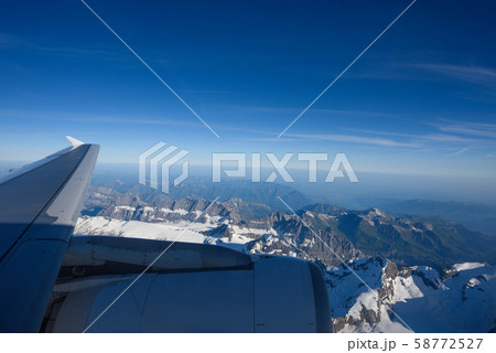 Mountain range from airplane window 58772527