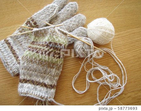 編み物　手袋 58773693