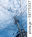 電柱と青空 58775337